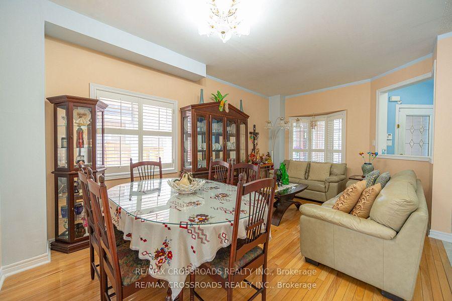Photo 9 of 37 Clifton Court, Markham, Middlefield — HOMEH