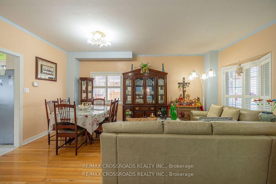 Photo 11 of 37 Clifton Court, Markham, Middlefield — HOMEH