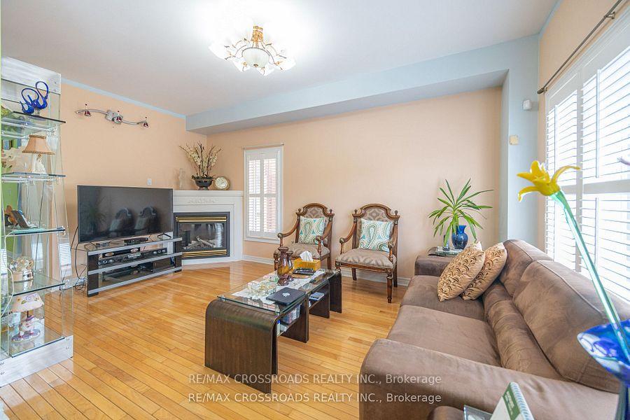 Photo 13 of 37 Clifton Court, Markham, Middlefield — HOMEH