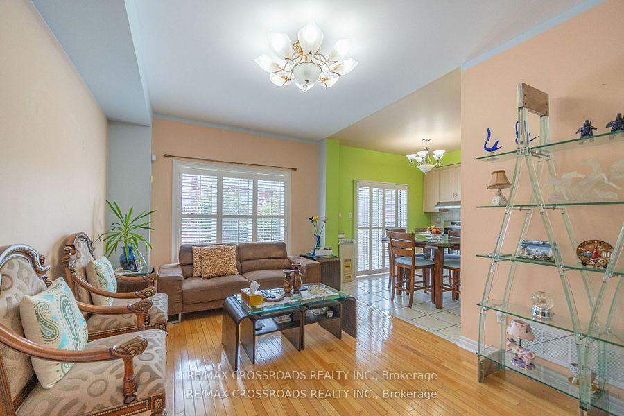 Photo 15 of 37 Clifton Court, Markham, Middlefield — HOMEH