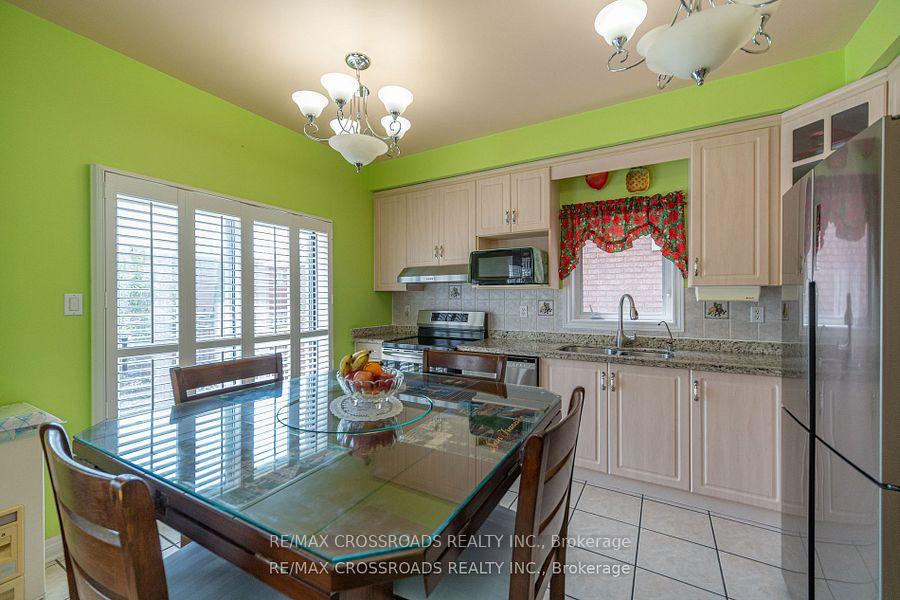 Photo 19 of 37 Clifton Court, Markham, Middlefield — HOMEH