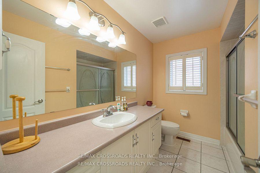 Photo 35 of 37 Clifton Court, Markham, Middlefield — HOMEH