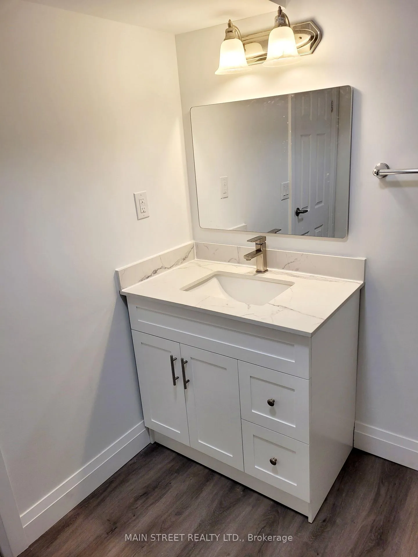 Photo 8 of 76 William Honey Crescent, Markham, Middlefield — HOMEH