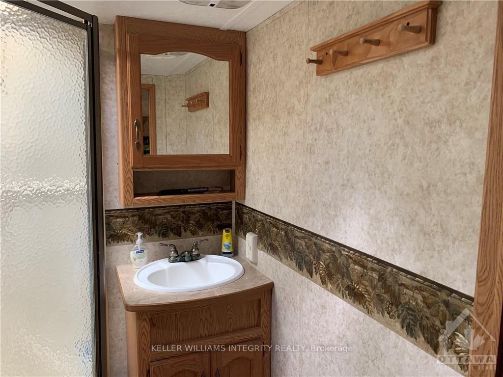 Photo 14 of 1388 Commodore Lane, Ottawa, Kars — HOMEH