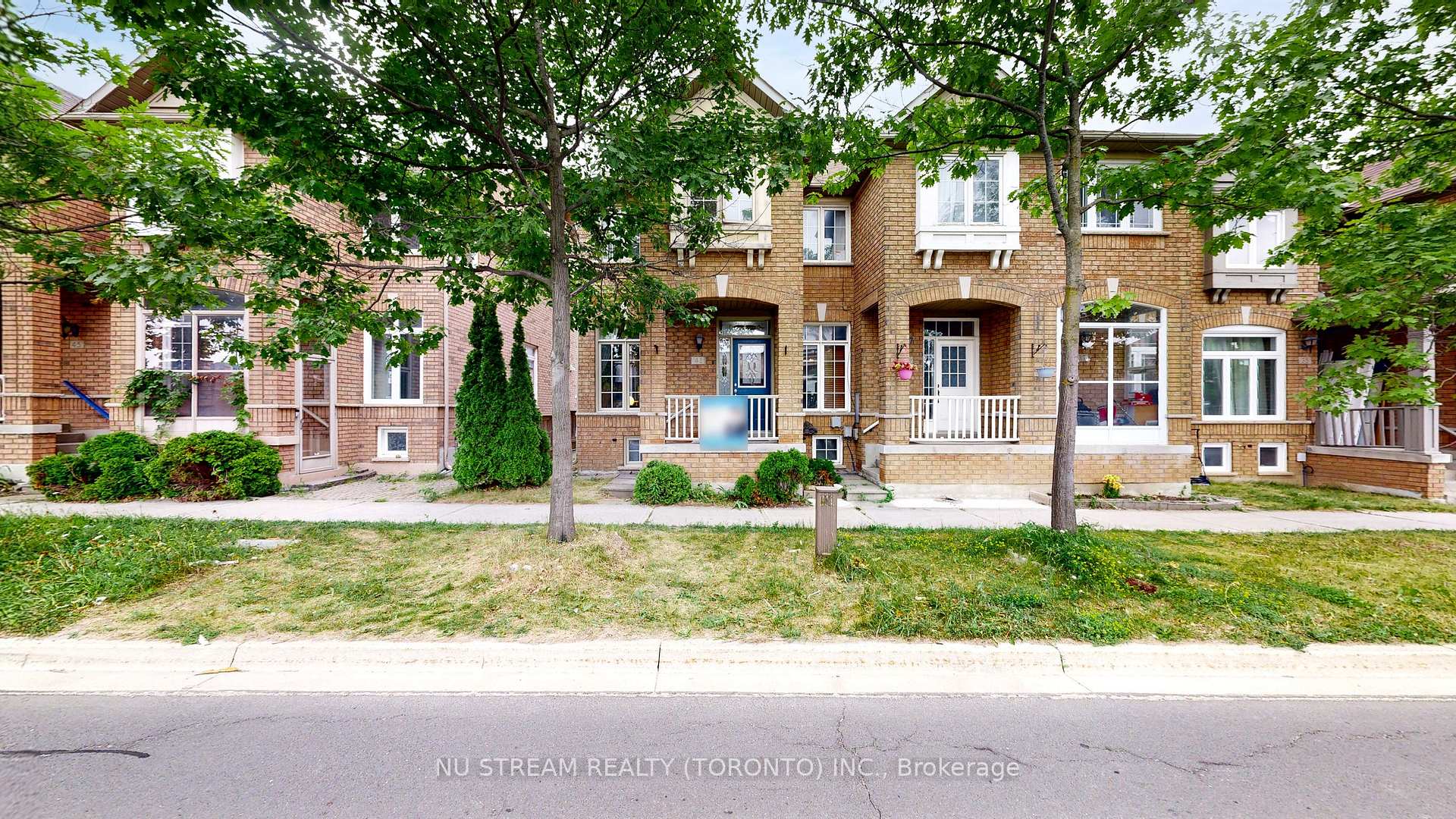 Front of 41 Bur Oak Avenue