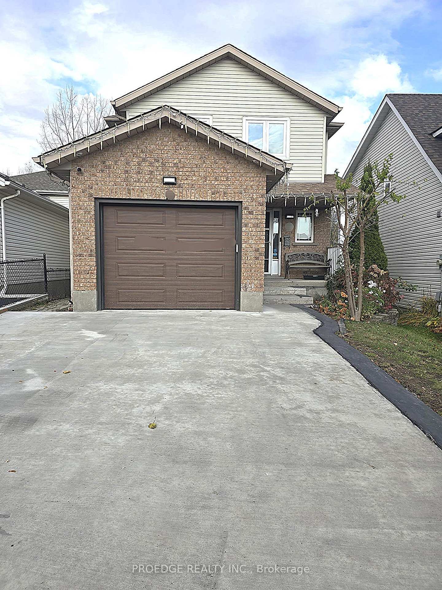 Photo 1 of 18 Dawn Ridge Drive, Kitchener — HOMEH