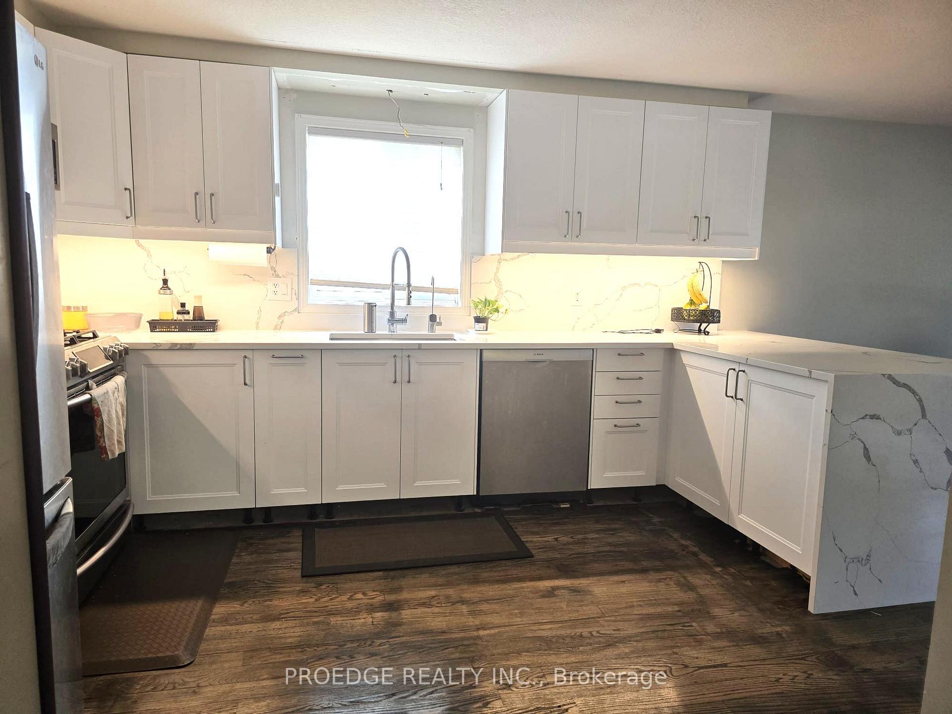 Photo 3 of 18 Dawn Ridge Drive, Kitchener — HOMEH