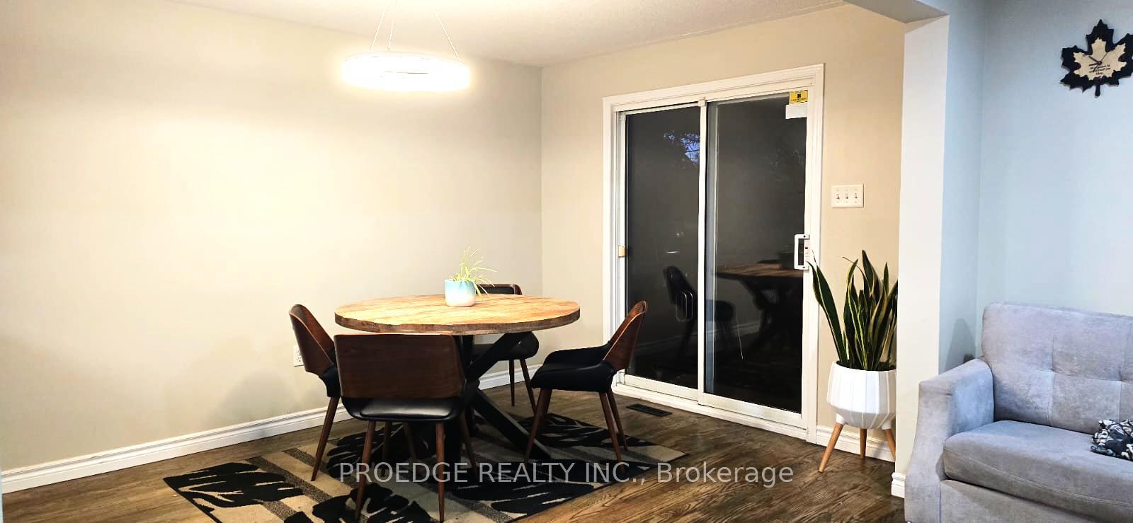 Photo 4 of 18 Dawn Ridge Drive, Kitchener — HOMEH