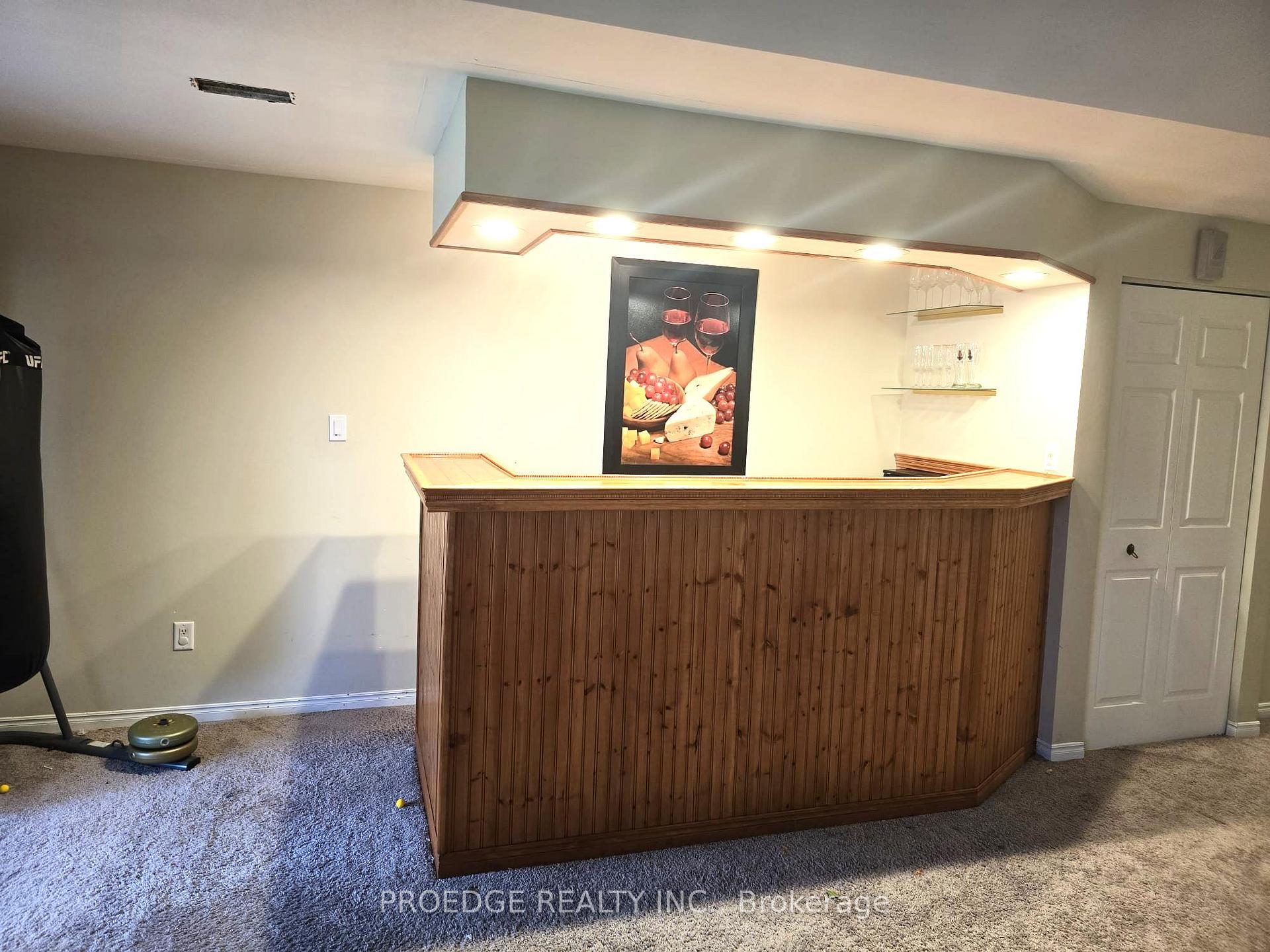 Photo 8 of 18 Dawn Ridge Drive, Kitchener — HOMEH