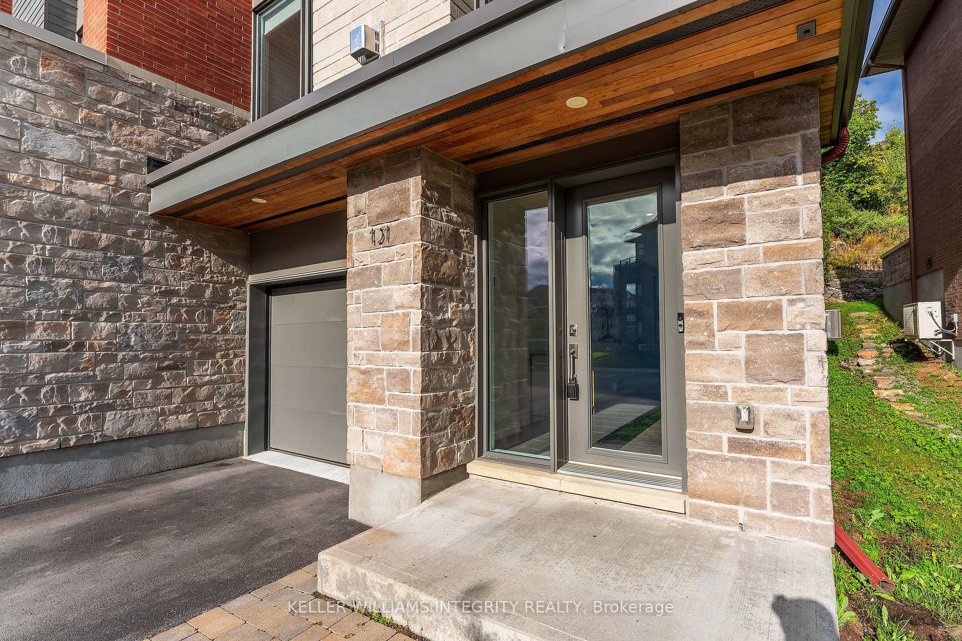Photo 3 of 131 Boundstone Way, Ottawa, Kanata - Kanata Lakes/Heritage Hills — HOMEH