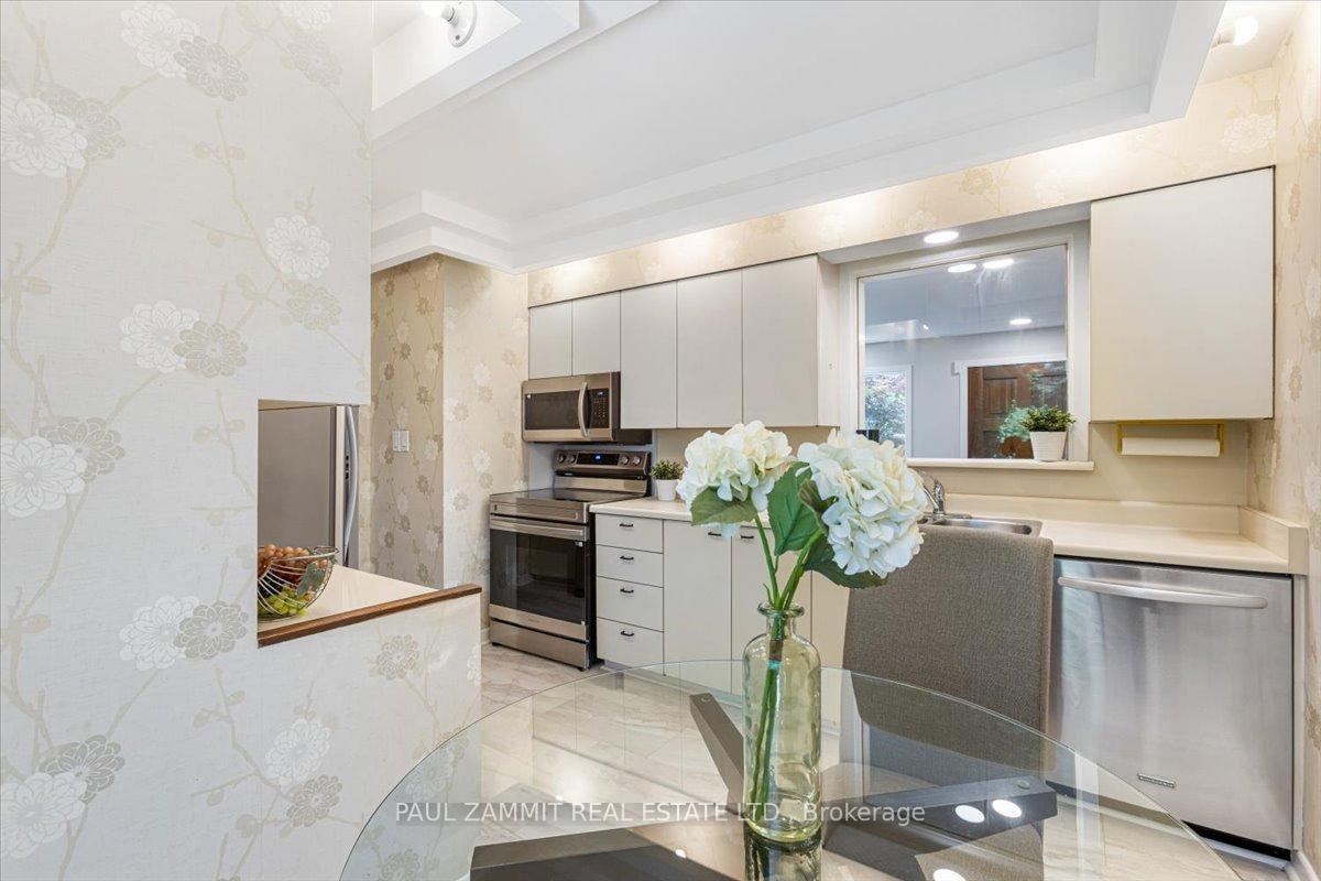 Photo 13 of 12 Brightbay Crescent, Markham, Grandview — HOMEH