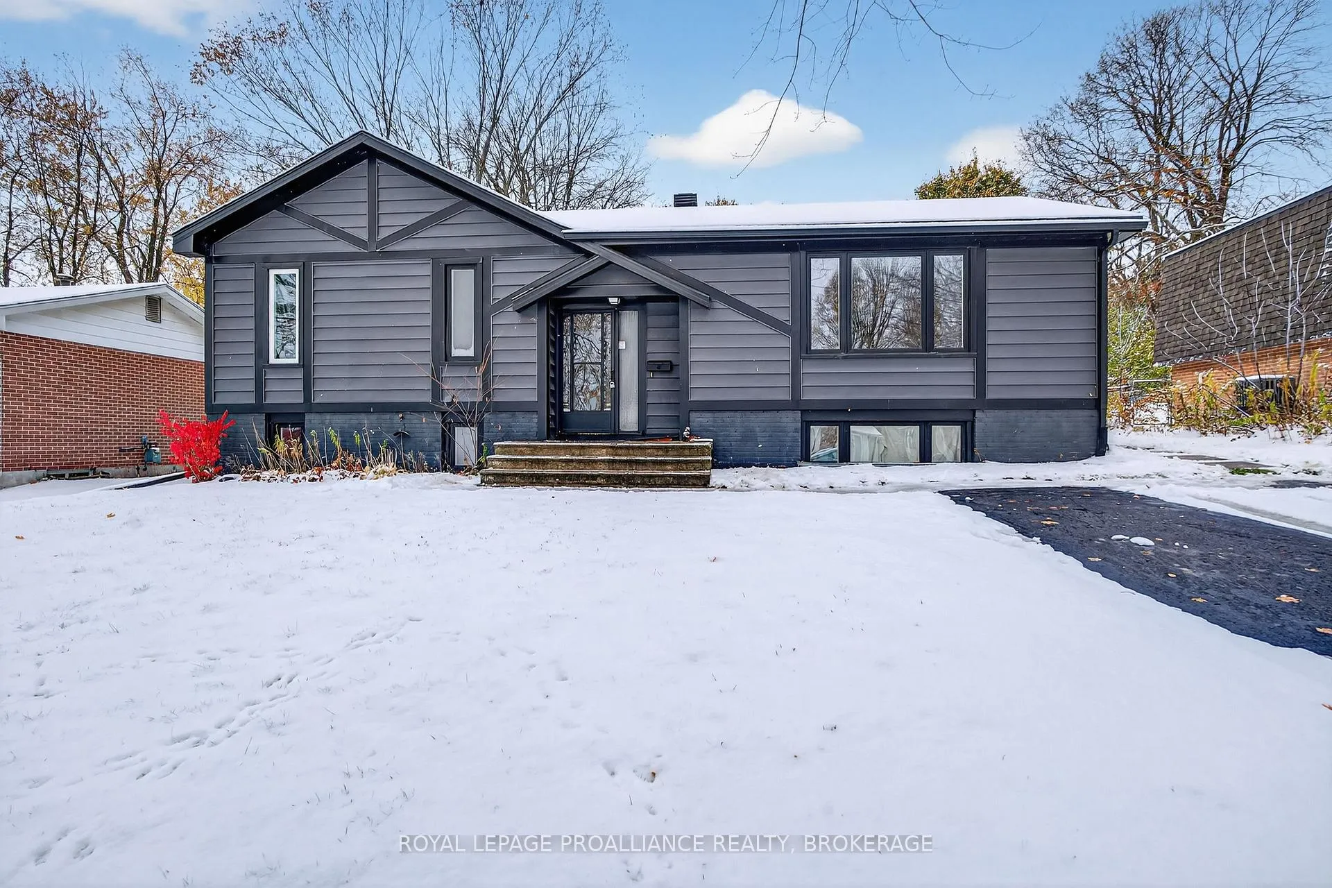 Photo 1 of 1000 Bourne Crescent, Kingston, South of Taylor-Kidd Blvd — HOMEH