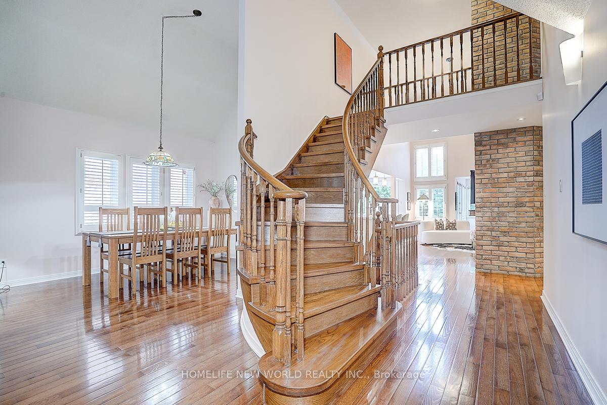 Photo 2 of 35 Hedgewood Drive, Markham, Unionville — HOMEH