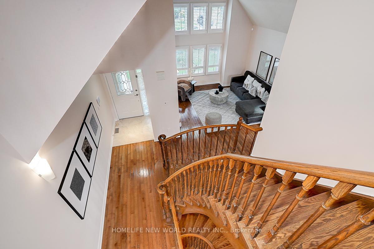 Photo 3 of 35 Hedgewood Drive, Markham, Unionville — HOMEH