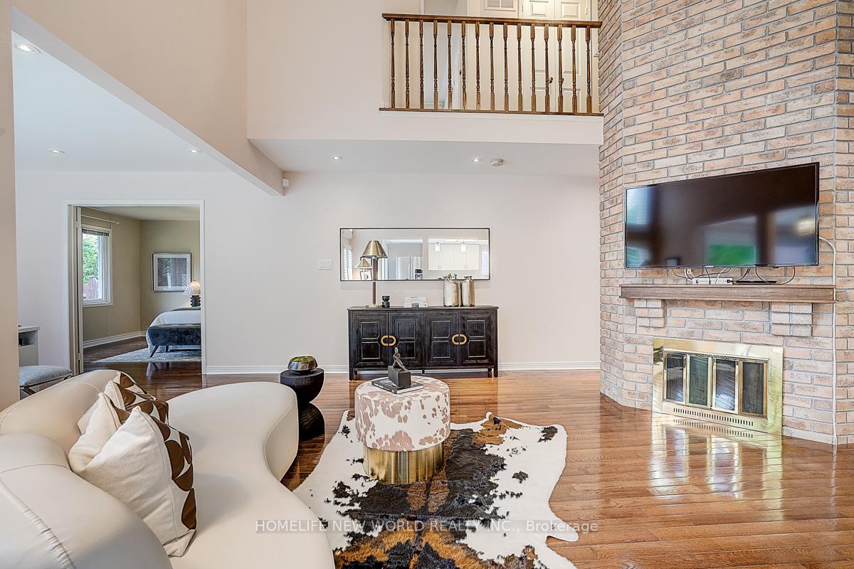 Photo 9 of 35 Hedgewood Drive, Markham, Unionville — HOMEH