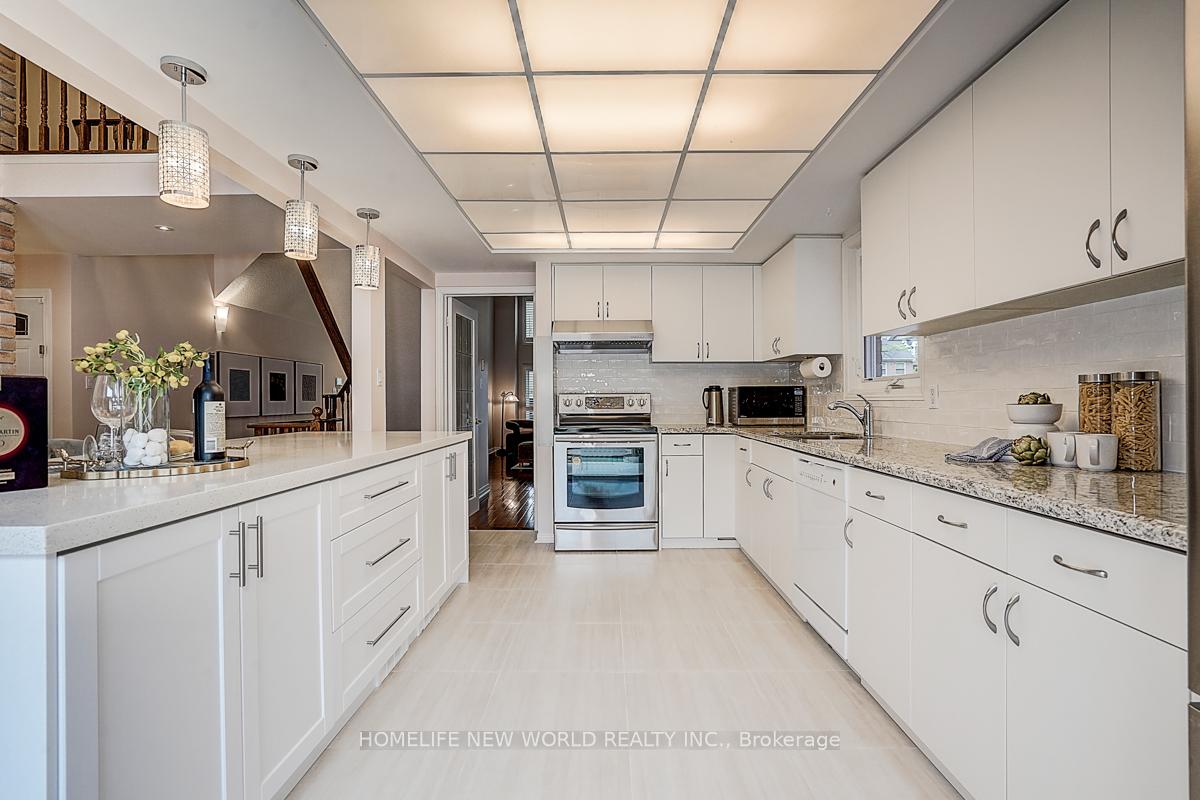 Photo 13 of 35 Hedgewood Drive, Markham, Unionville — HOMEH