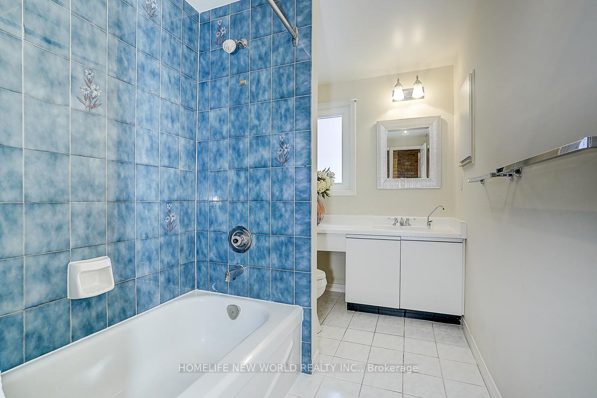 Photo 25 of 35 Hedgewood Drive, Markham, Unionville — HOMEH