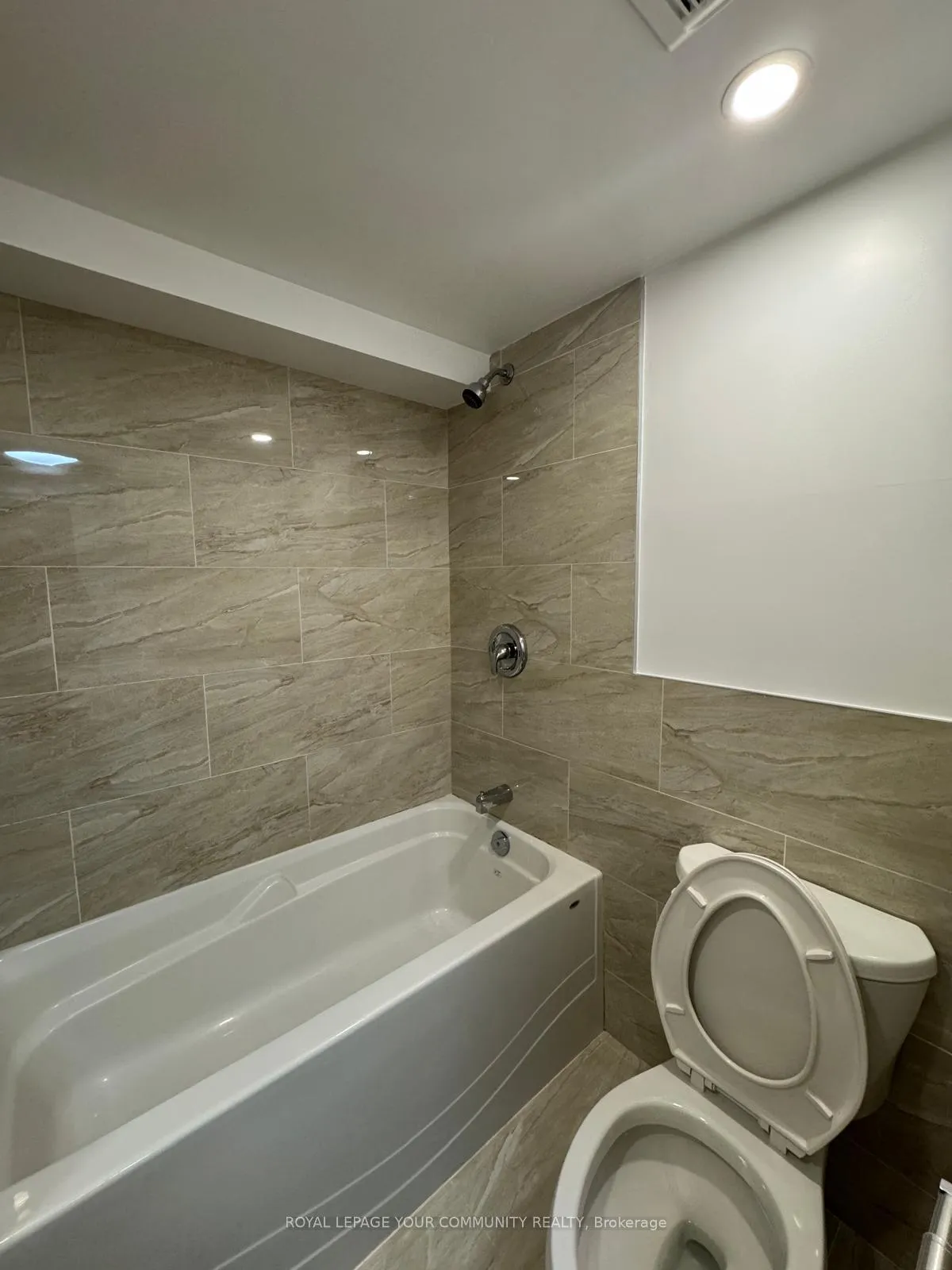 Photo 9 of 44 Royal Orchard Boulevard, Markham, Royal Orchard — HOMEH
