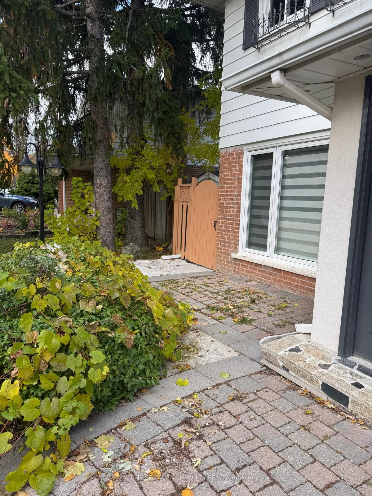 Photo 10 of 44 Royal Orchard Boulevard, Markham, Royal Orchard — HOMEH