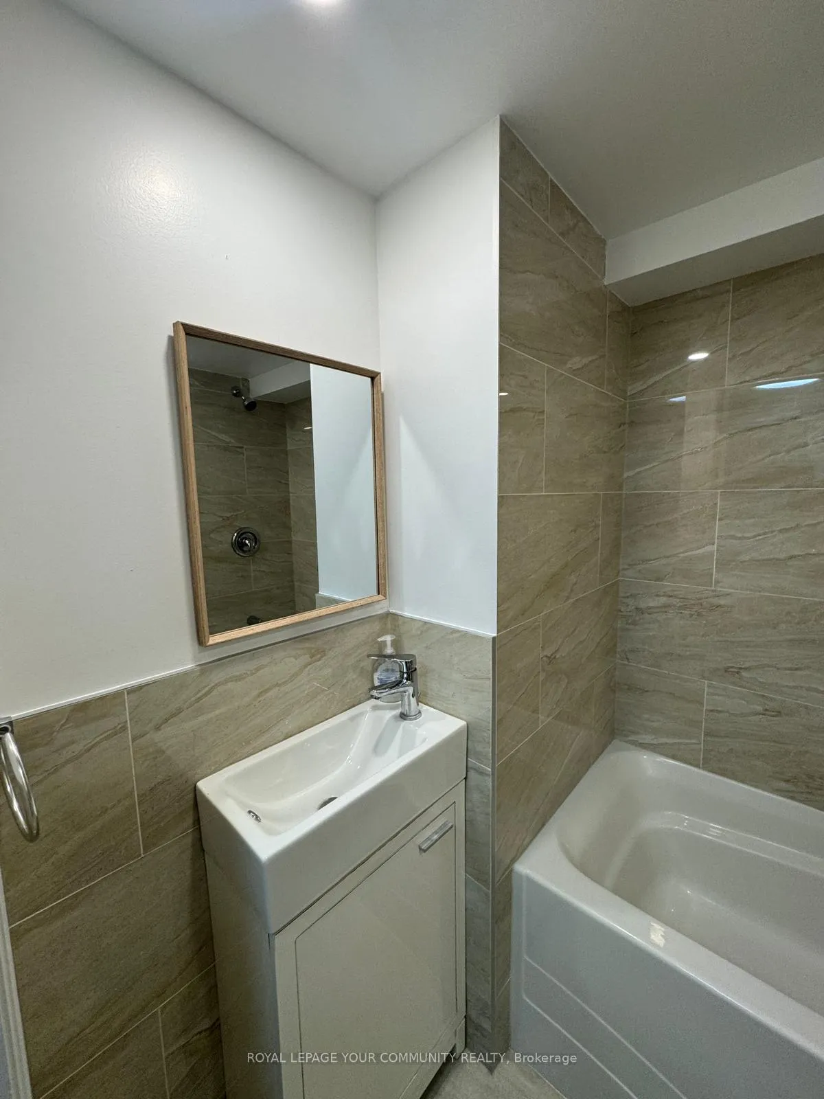 Photo 13 of 44 Royal Orchard Boulevard, Markham, Royal Orchard — HOMEH
