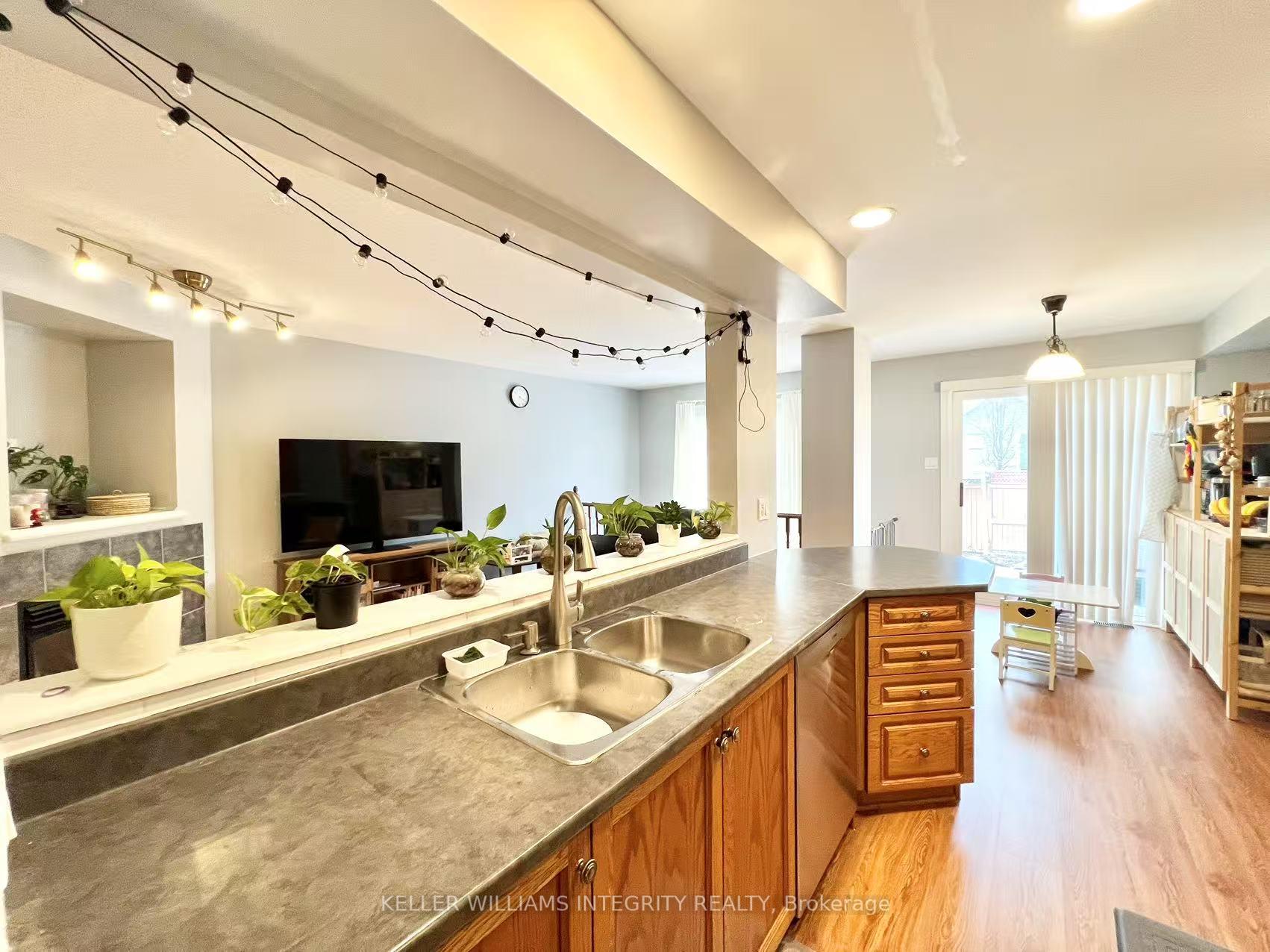 Photo 8 of 228 Saddlesmith Circle, Ottawa, Kanata - Emerald Meadows/Trailwest — HOMEH