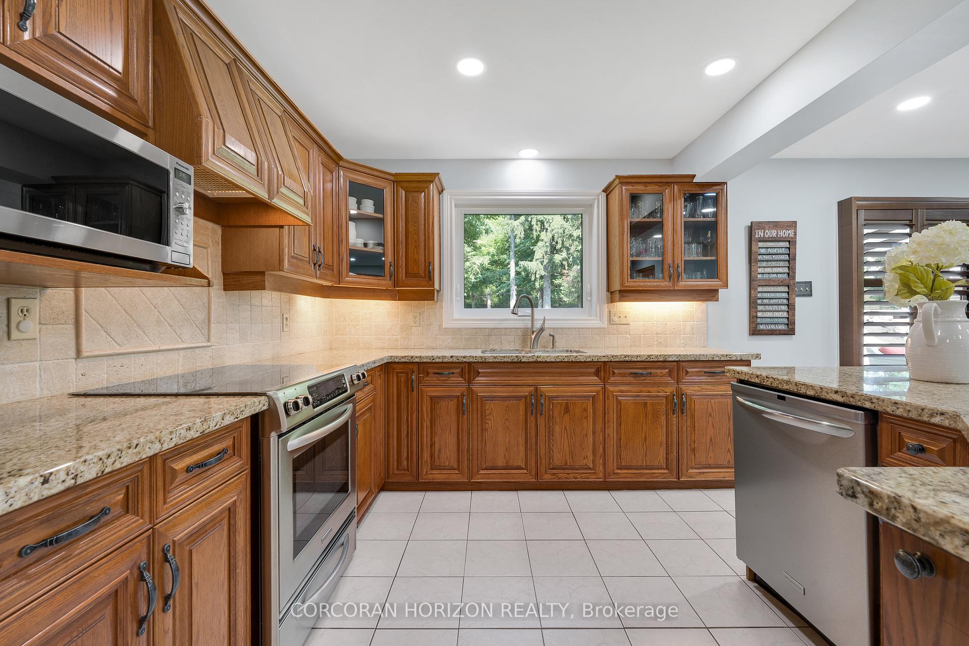 Photo 11 of 422 Pinnacle Drive, Kitchener — HOMEH