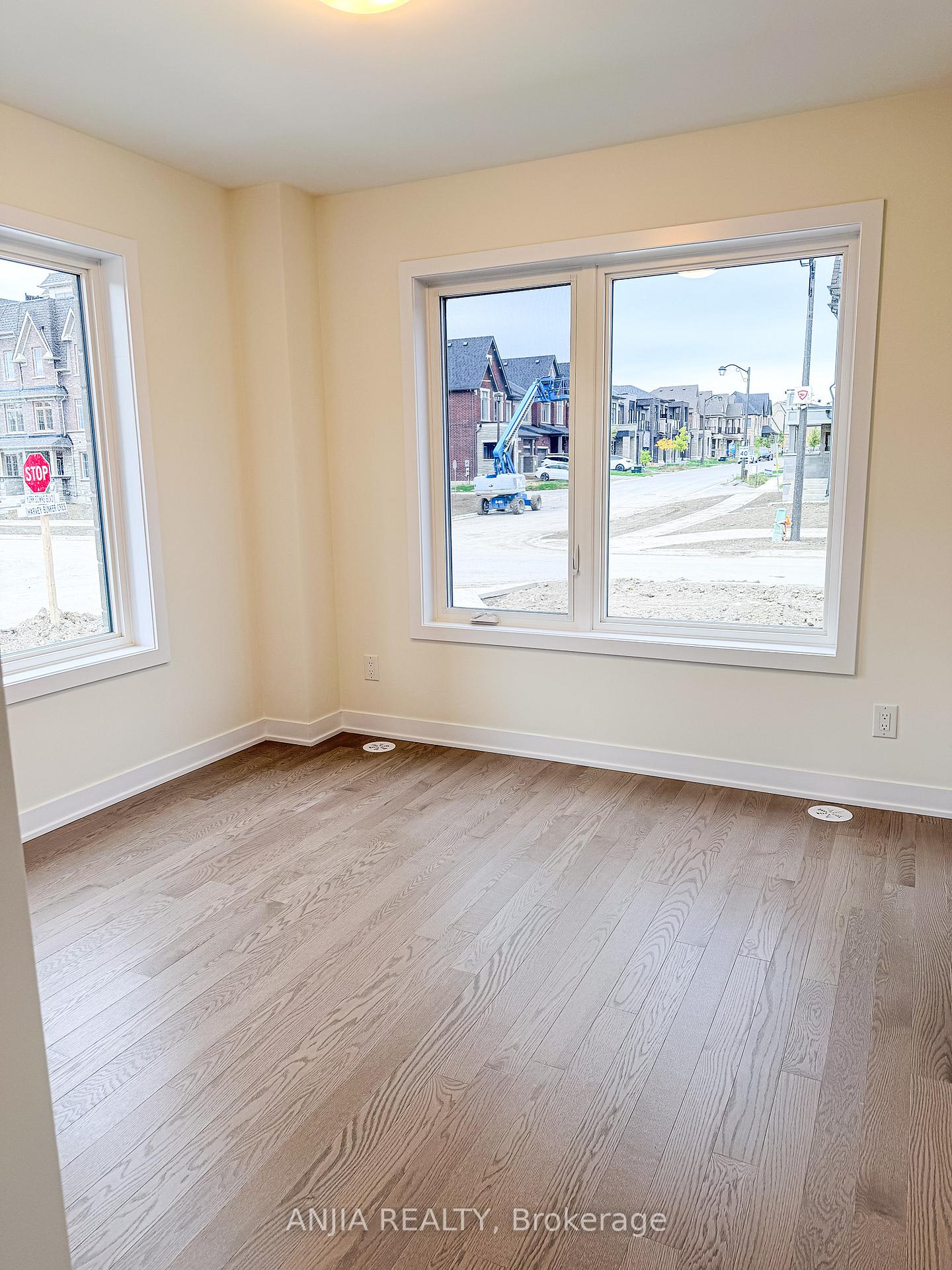 Photo 3 of 21 Harvey Bunker Crescent, Markham, Angus Glen — HOMEH