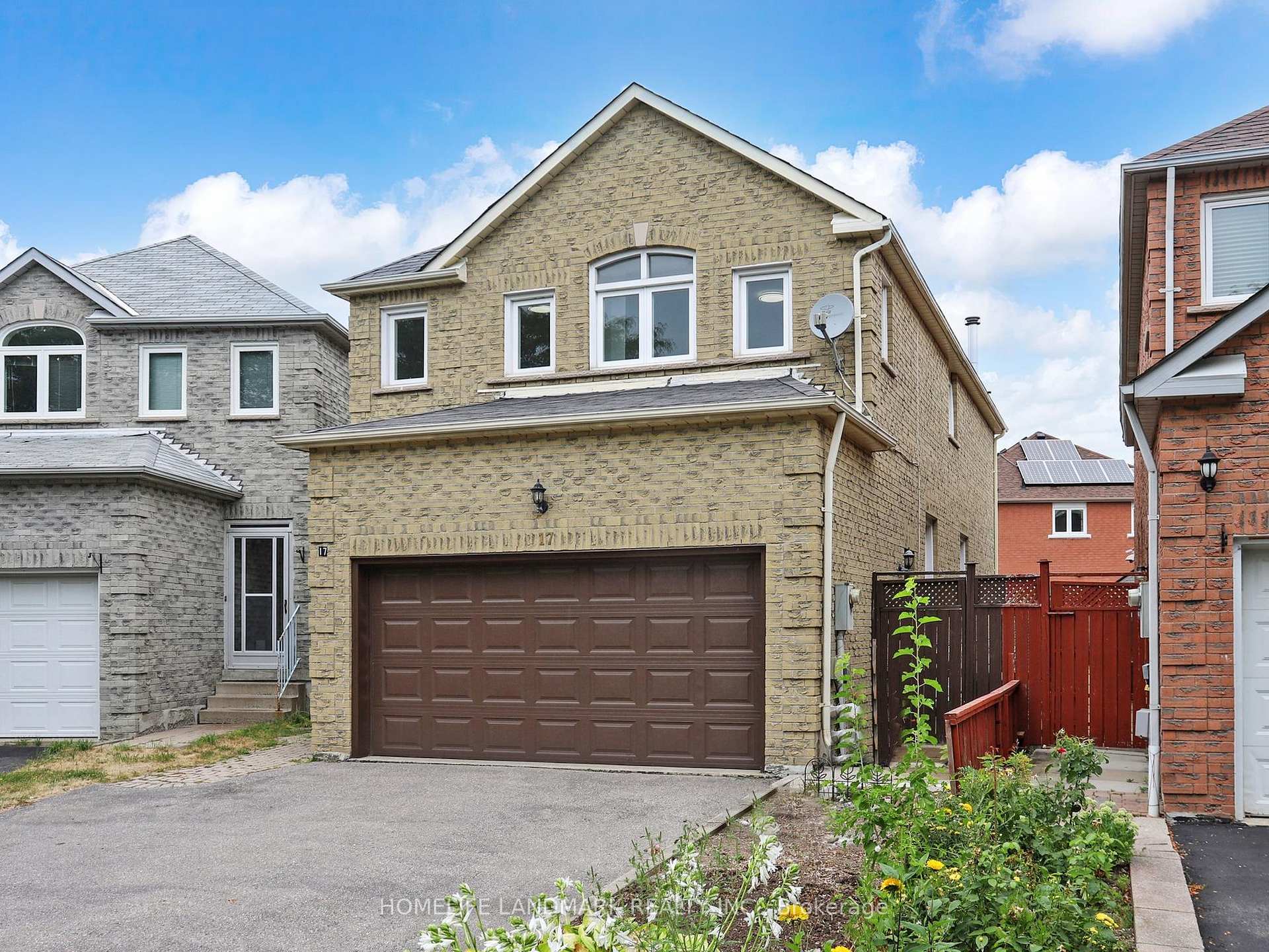 Photo 4 of 17 Laird Drive, Markham, Middlefield — HOMEH