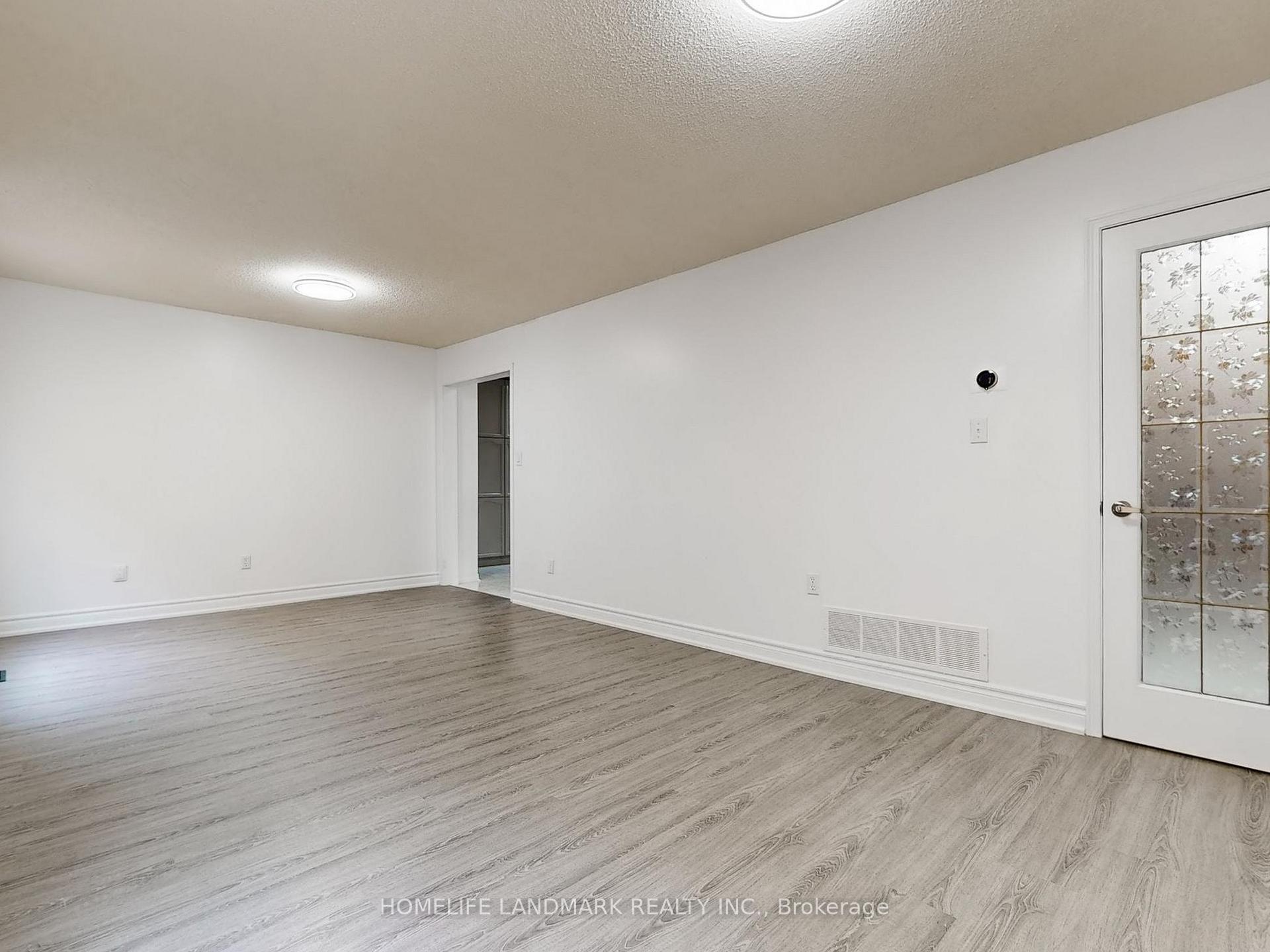 Photo 8 of 17 Laird Drive, Markham, Middlefield — HOMEH