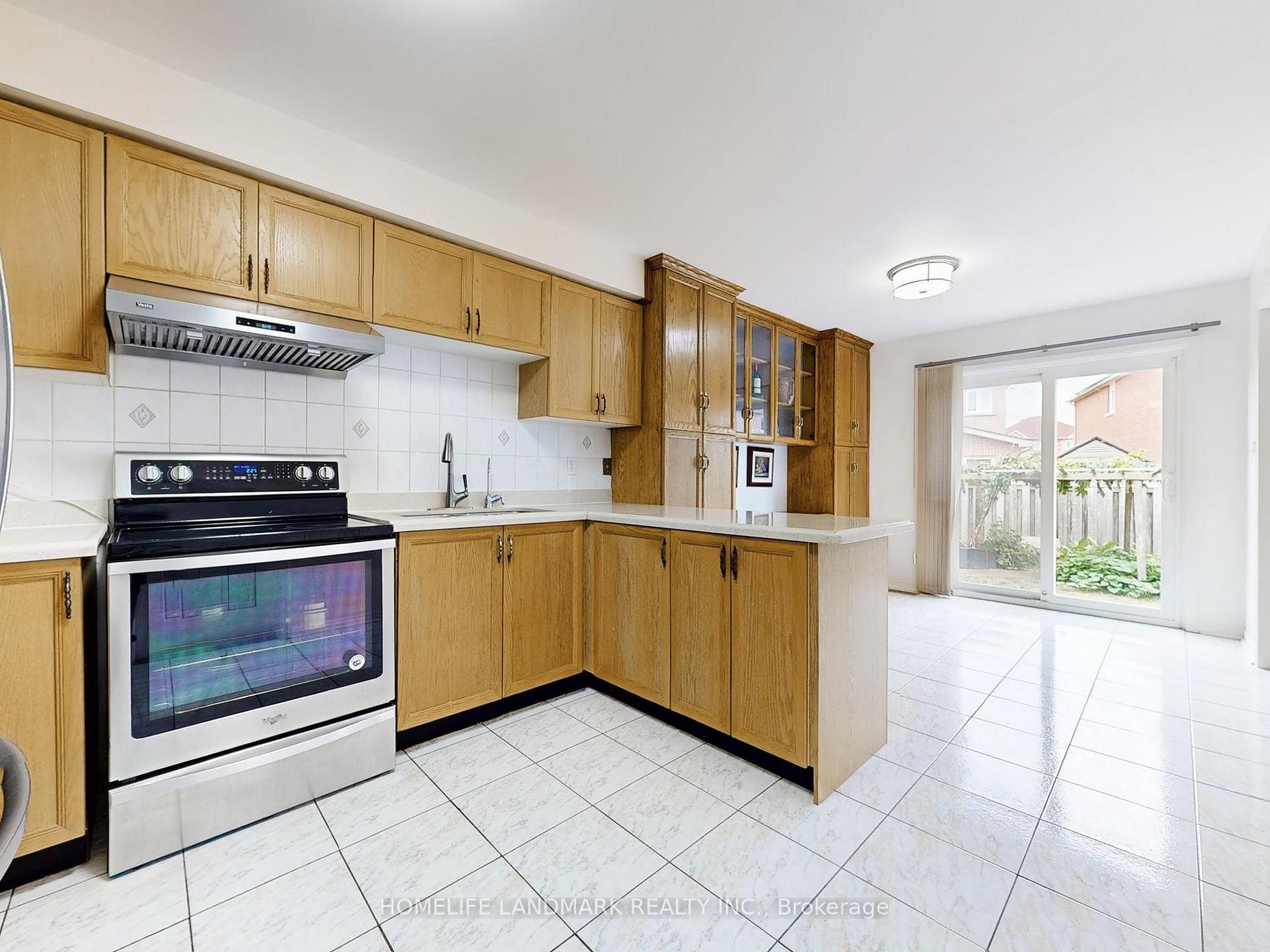 Photo 13 of 17 Laird Drive, Markham, Middlefield — HOMEH