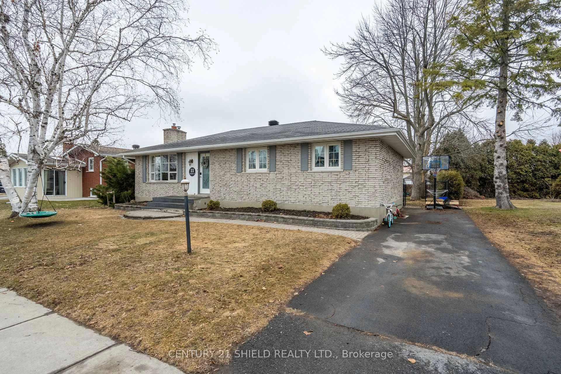 Photo 1 of 11 Strachan Avenue, South Stormont, Long Sault — HOMEH