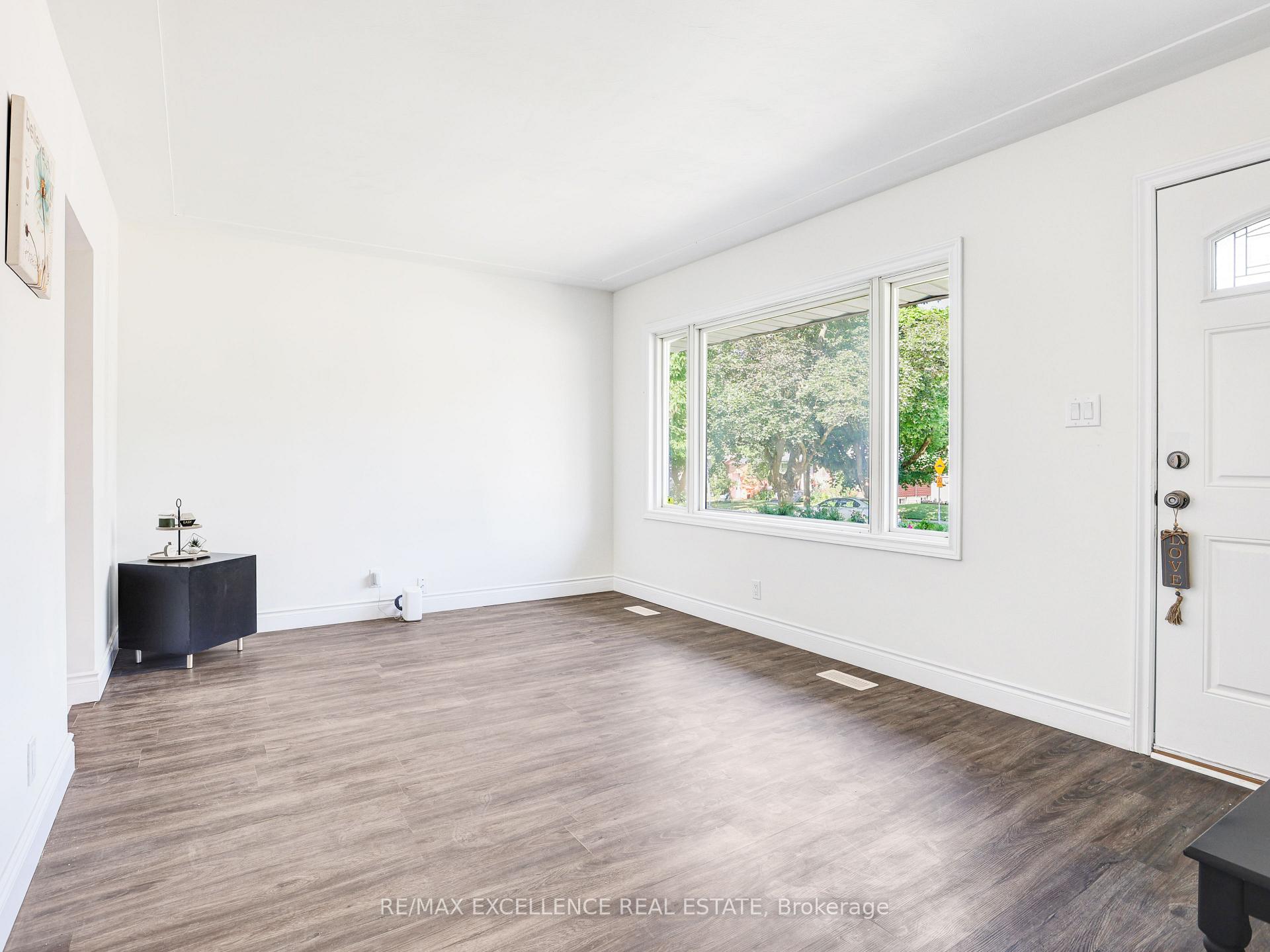 Photo 4 of 36 Clark Avenue, Kitchener — HOMEH