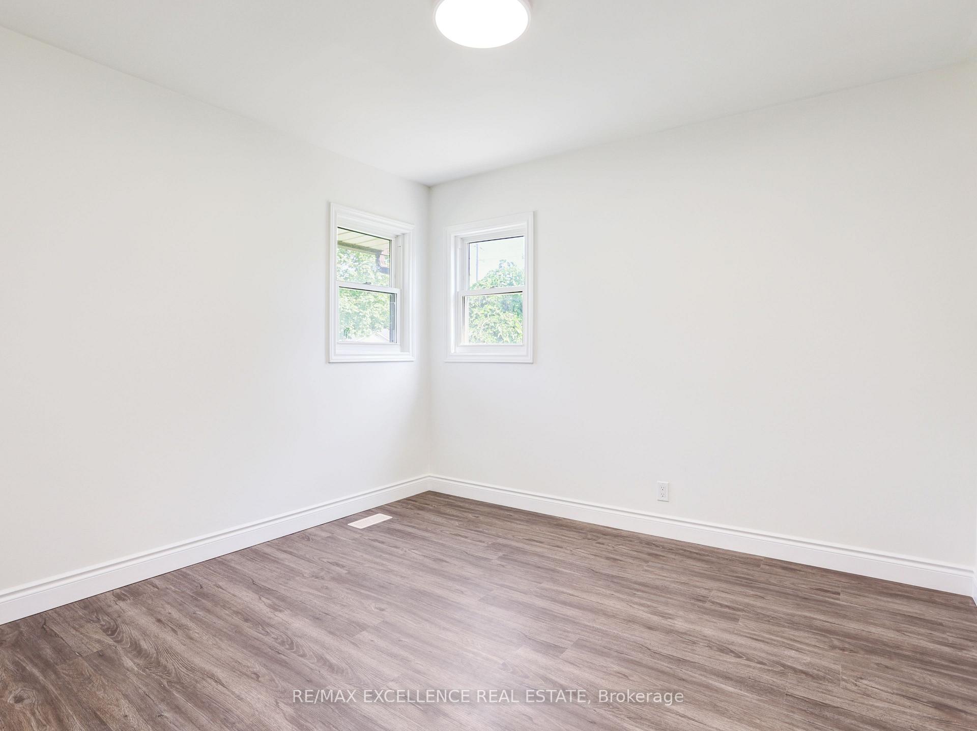 Photo 8 of 36 Clark Avenue, Kitchener — HOMEH