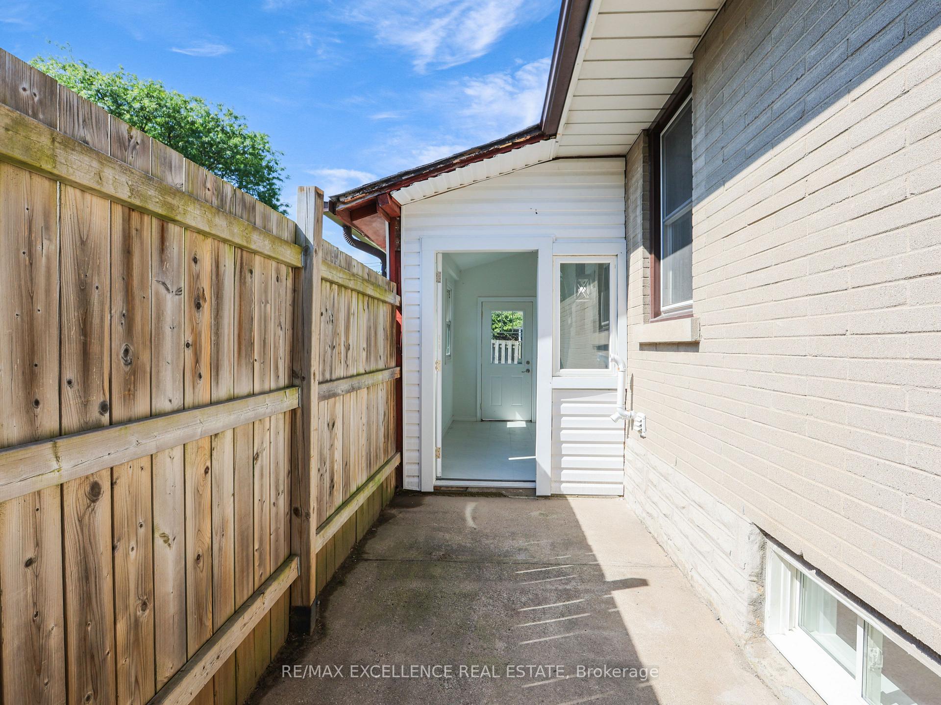 Photo 14 of 36 Clark Avenue, Kitchener — HOMEH