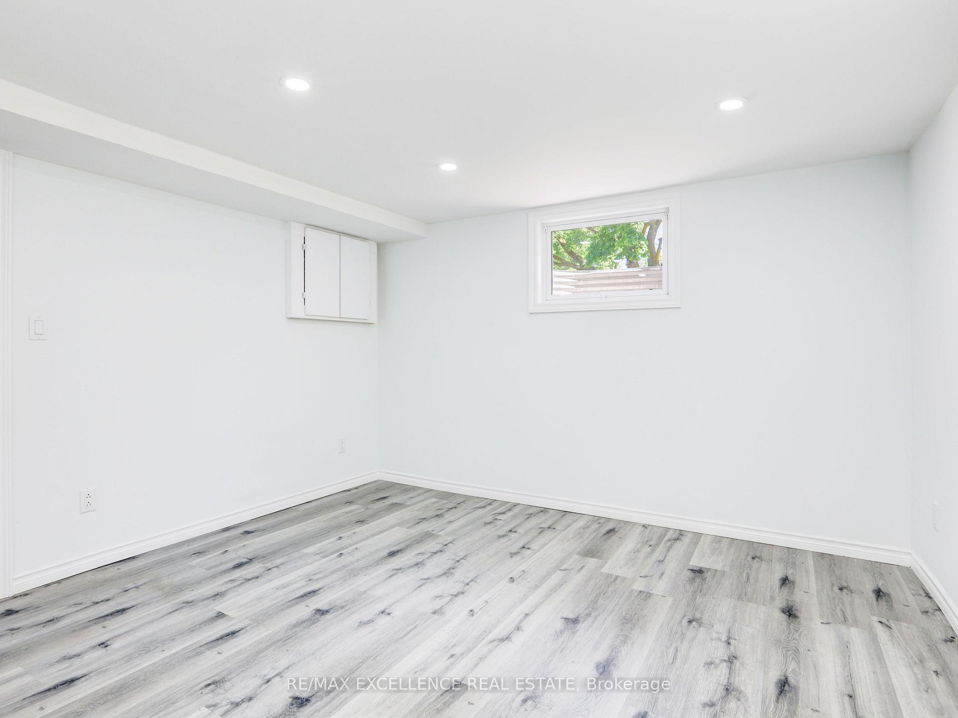 Photo 24 of 36 Clark Avenue, Kitchener — HOMEH