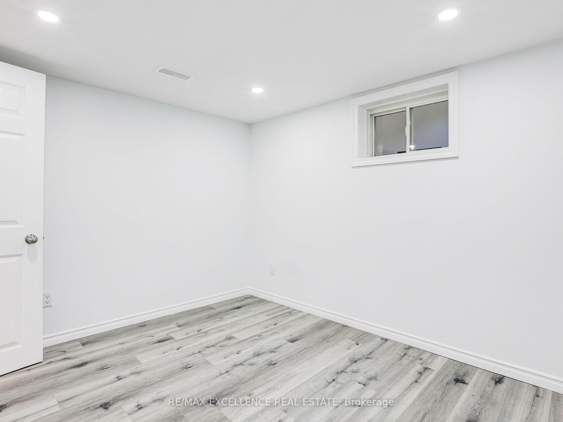 Photo 27 of 36 Clark Avenue, Kitchener — HOMEH
