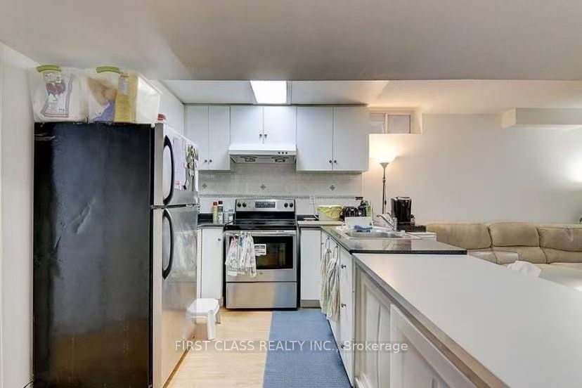 Photo 2 of 5 Quantum Street, Markham, Middlefield — HOMEH