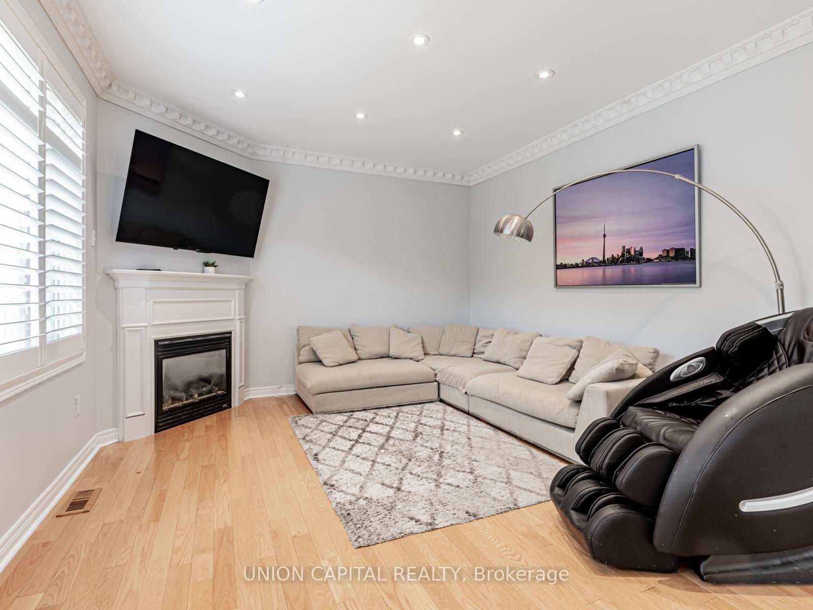 Photo 15 of 32 Desjardin Drive, Markham, Greensborough — HOMEH