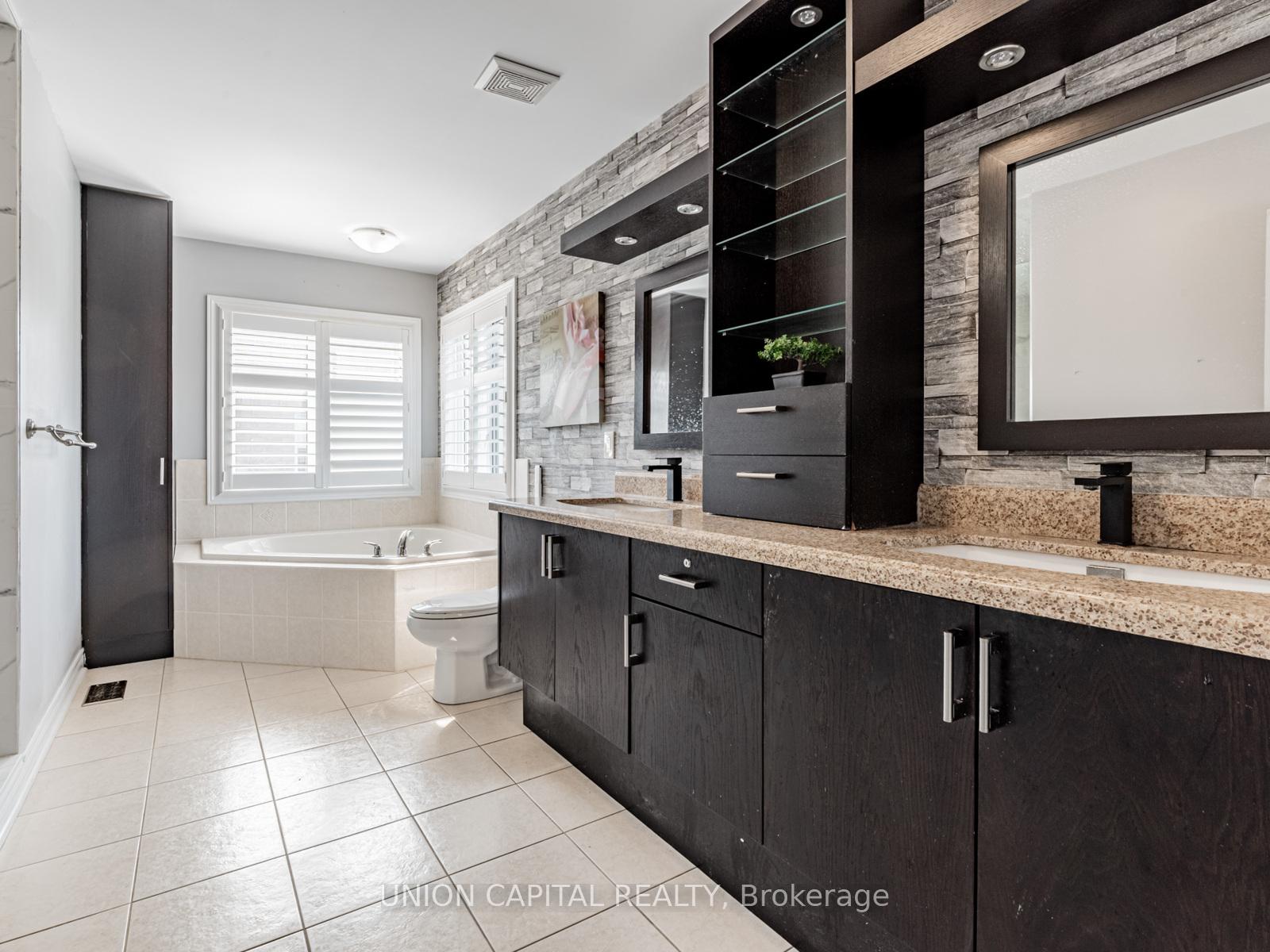 Photo 23 of 32 Desjardin Drive, Markham, Greensborough — HOMEH