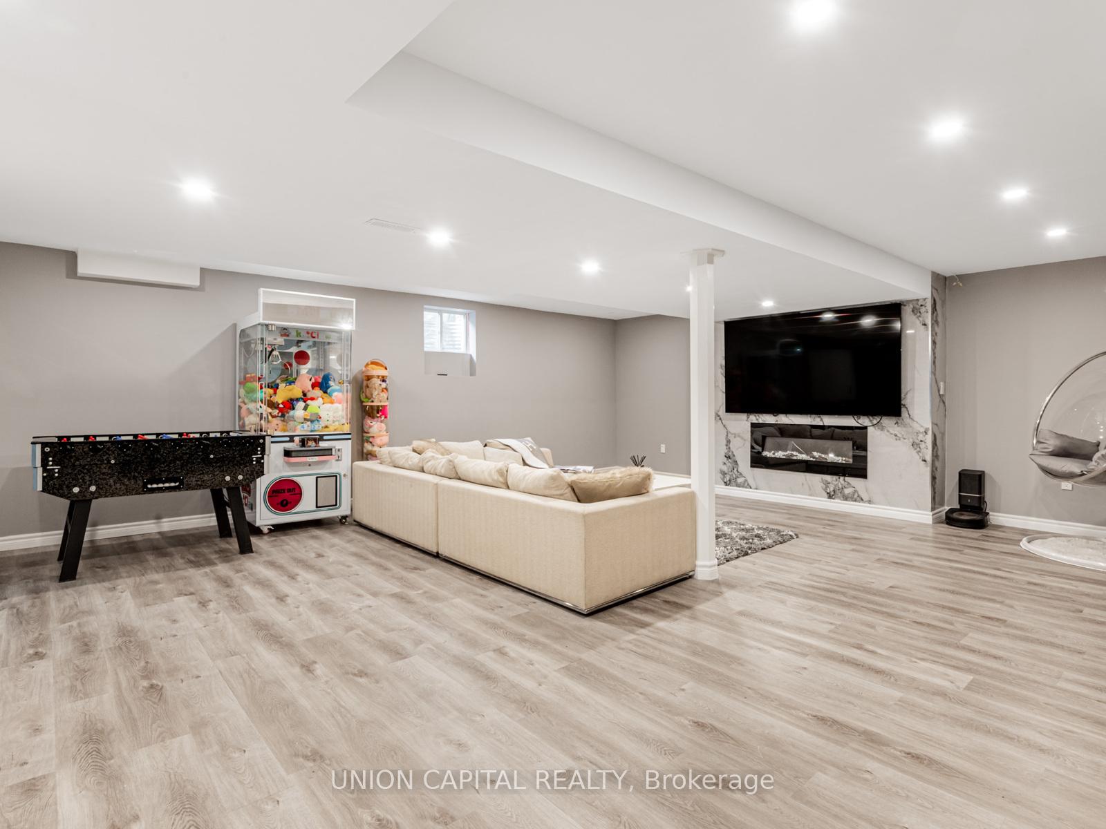 Photo 31 of 32 Desjardin Drive, Markham, Greensborough — HOMEH