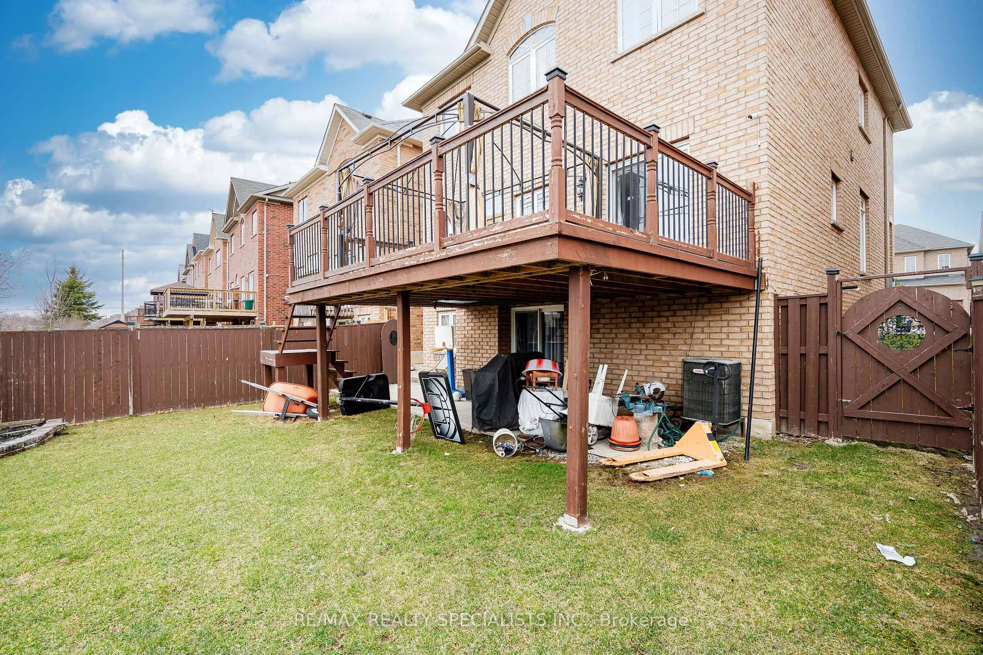 Photo 4 of 42 Chalkfarm Crescent N, Brampton, Northwest Sandalwood Parkway — HOMEH