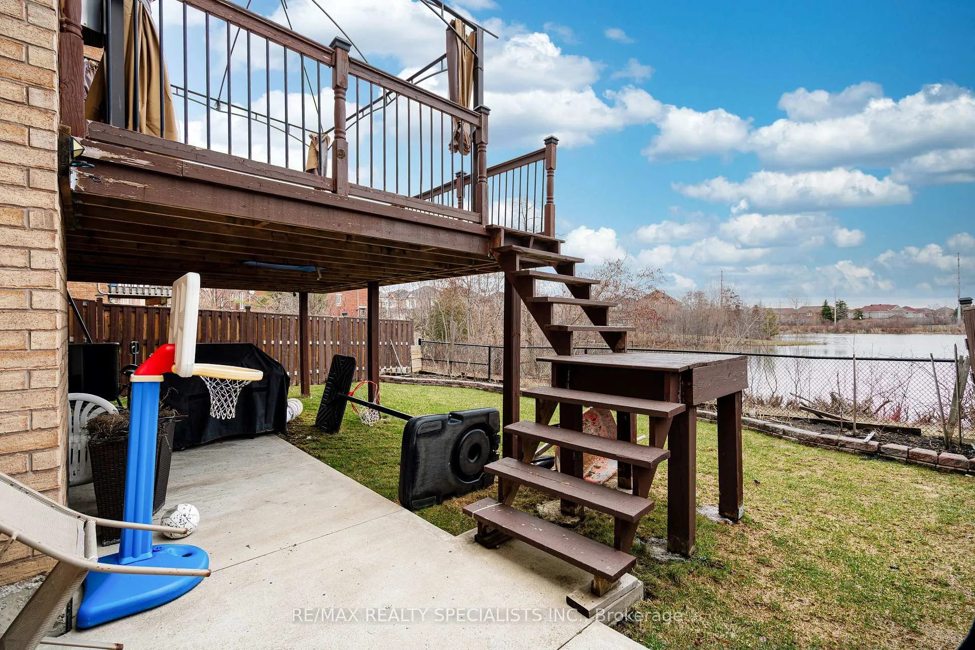 Photo 8 of 42 Chalkfarm Crescent N, Brampton, Northwest Sandalwood Parkway — HOMEH
