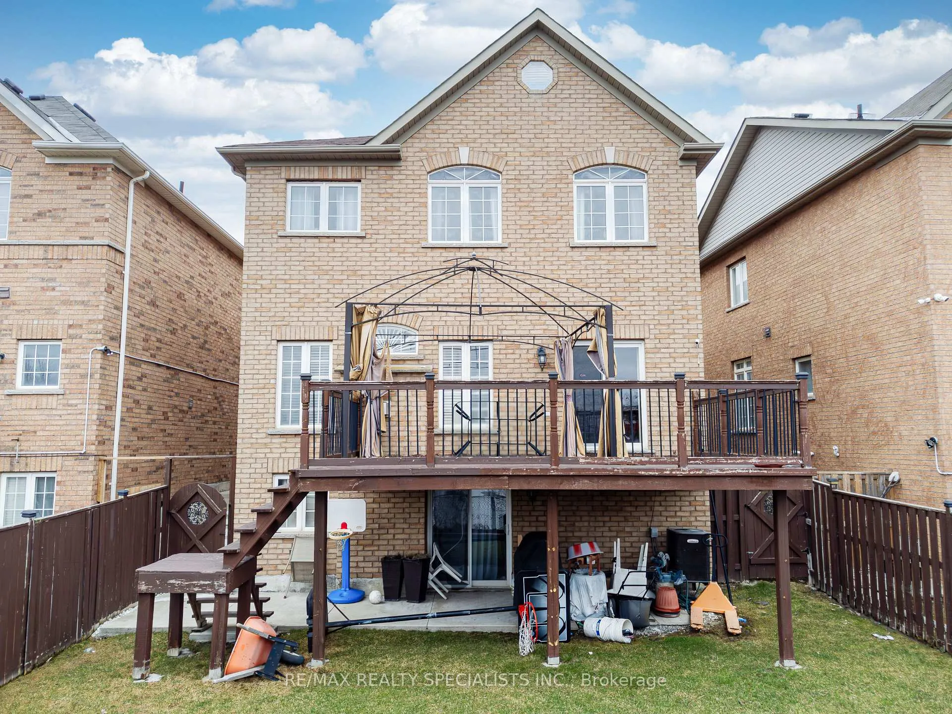 Photo 10 of 42 Chalkfarm Crescent N, Brampton, Northwest Sandalwood Parkway — HOMEH