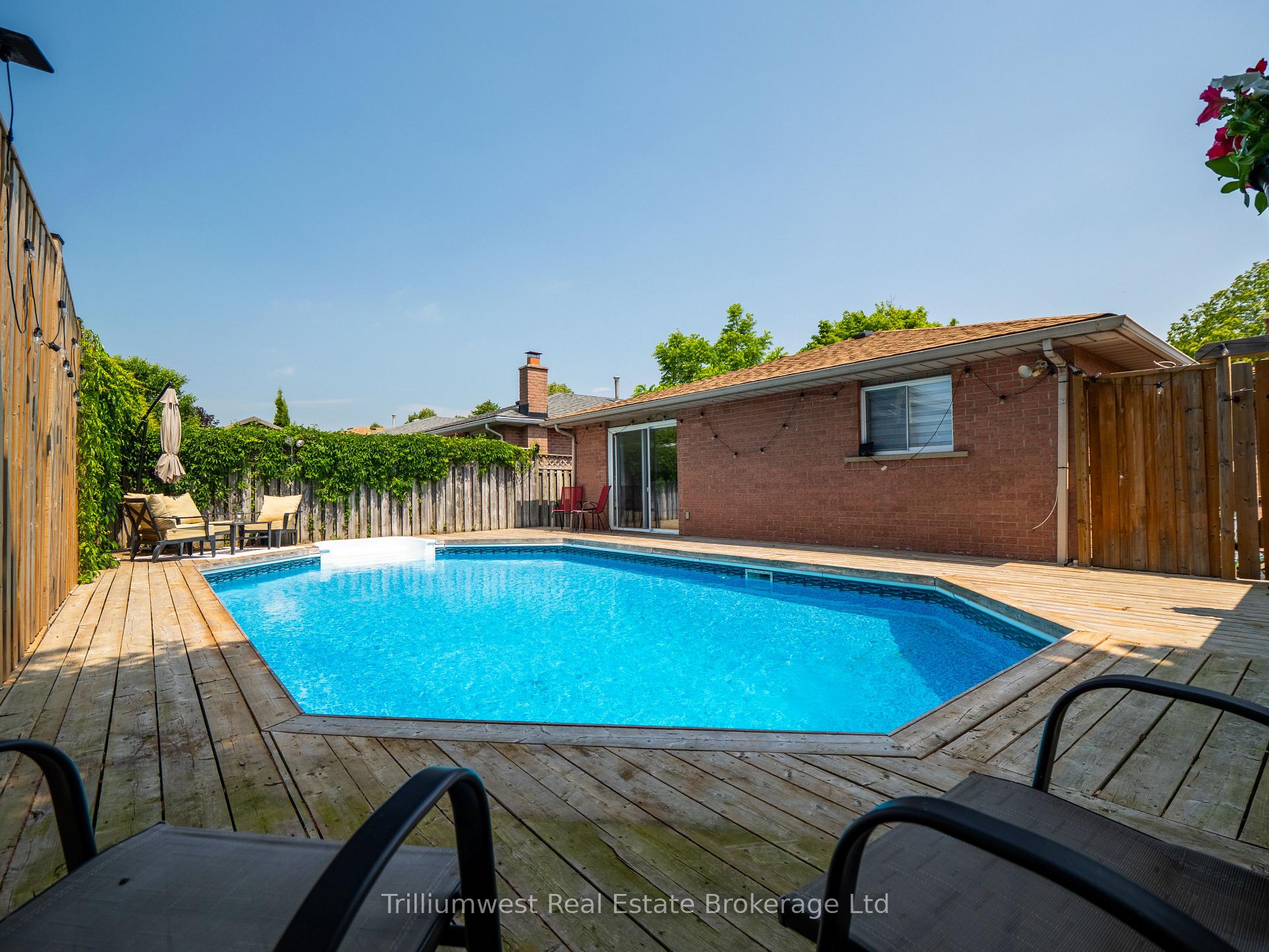 Photo 24 of 55 Summerhill Crescent, Kitchener — HOMEH