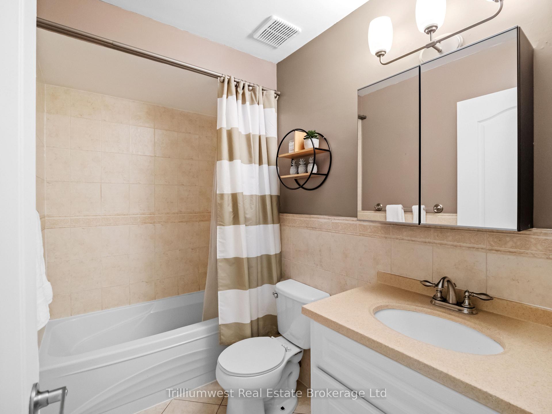 Photo 25 of 55 Summerhill Crescent, Kitchener — HOMEH