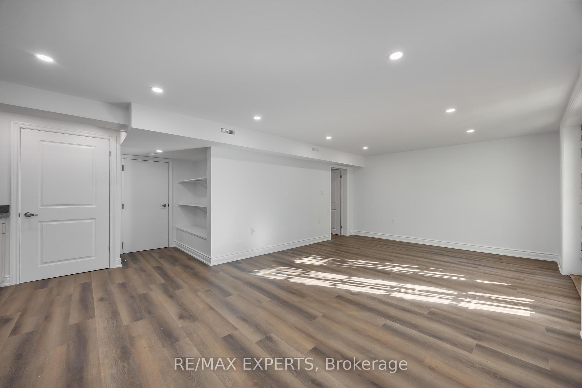 Photo 6 of 136 Holm Crescent, Markham, Aileen-Willowbrook — HOMEH