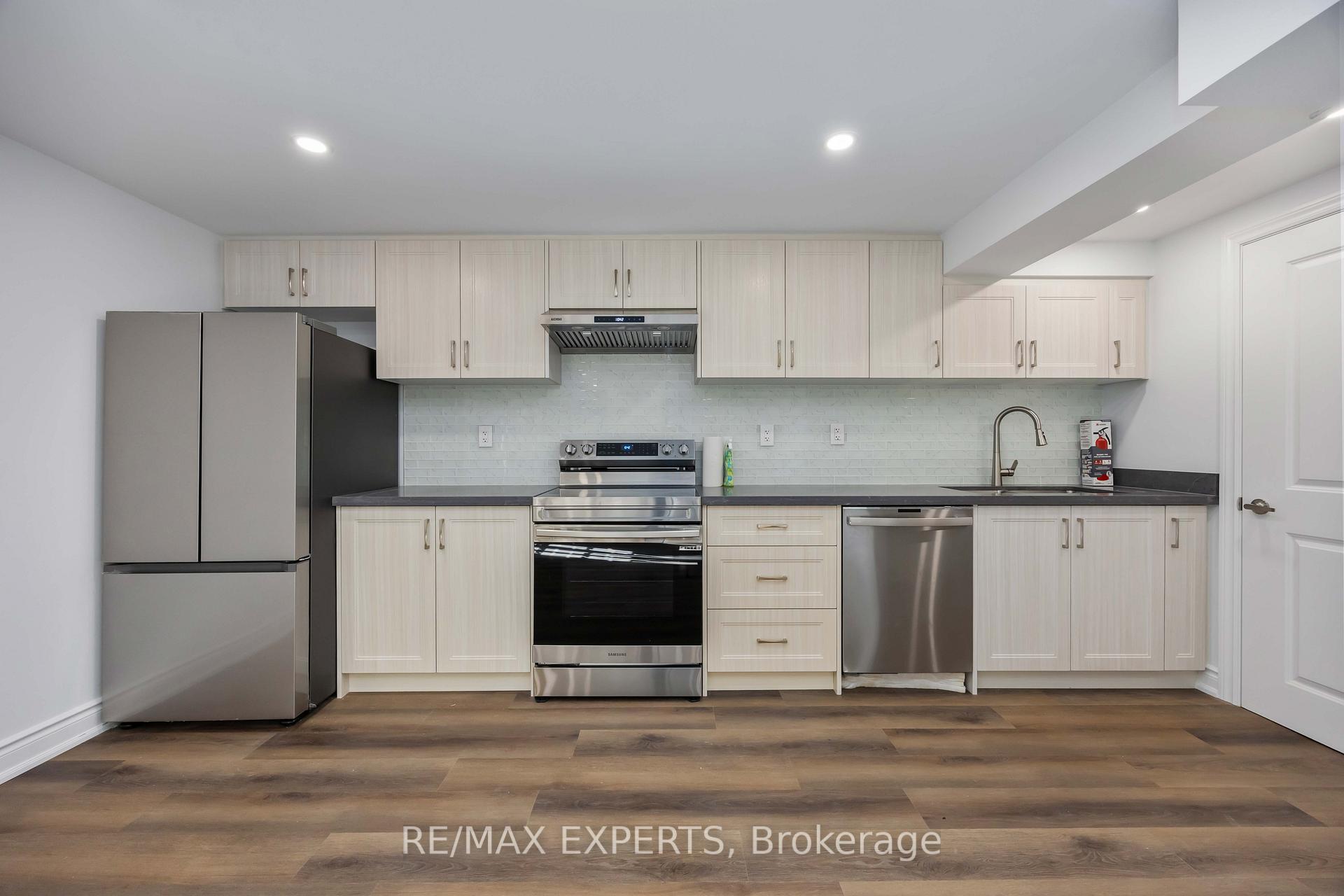Photo 11 of 136 Holm Crescent, Markham, Aileen-Willowbrook — HOMEH