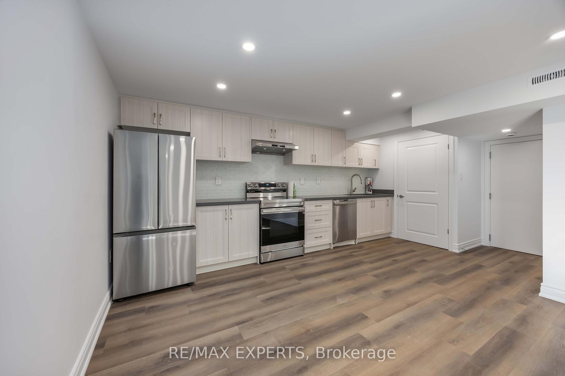Photo 12 of 136 Holm Crescent, Markham, Aileen-Willowbrook — HOMEH