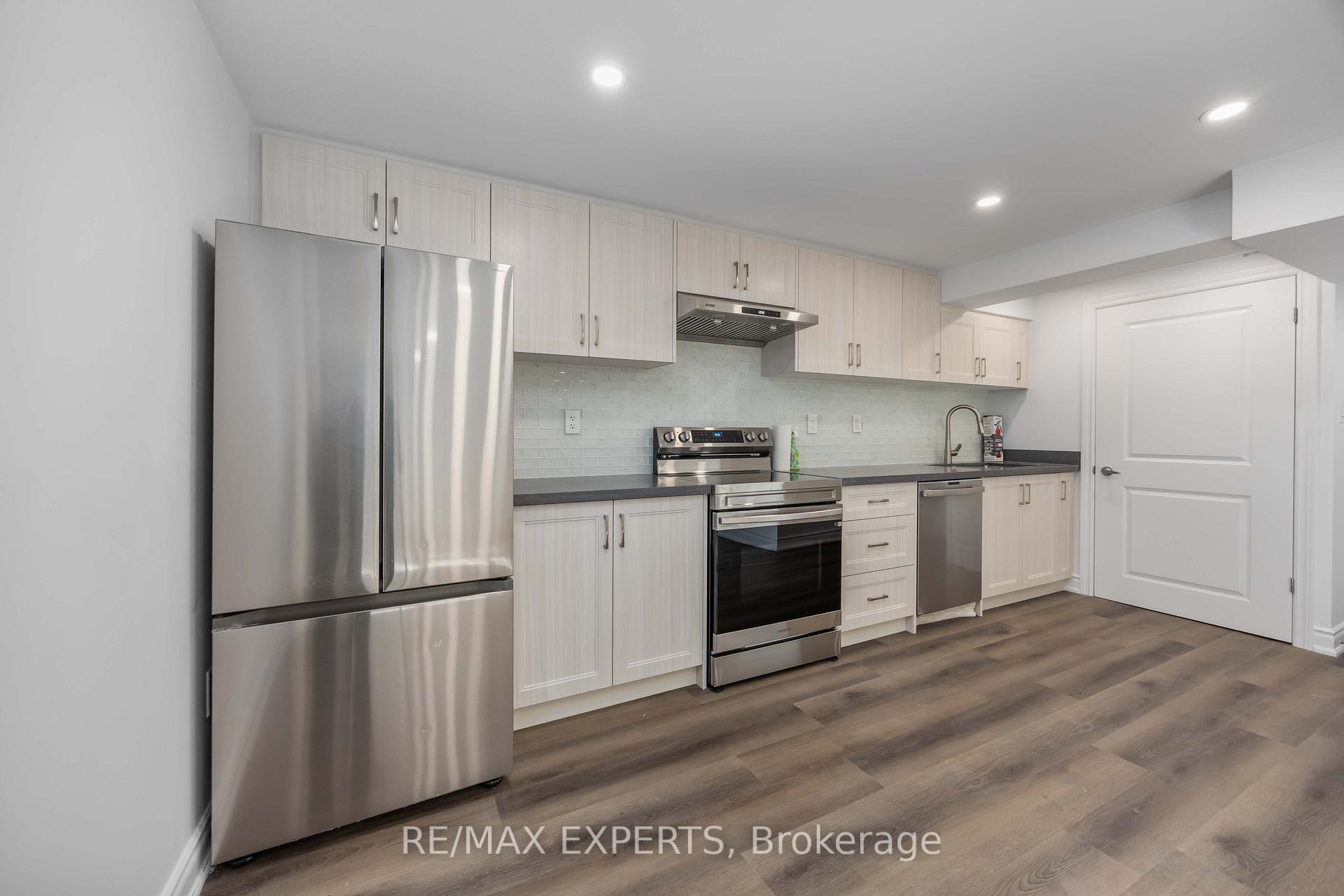 Photo 13 of 136 Holm Crescent, Markham, Aileen-Willowbrook — HOMEH