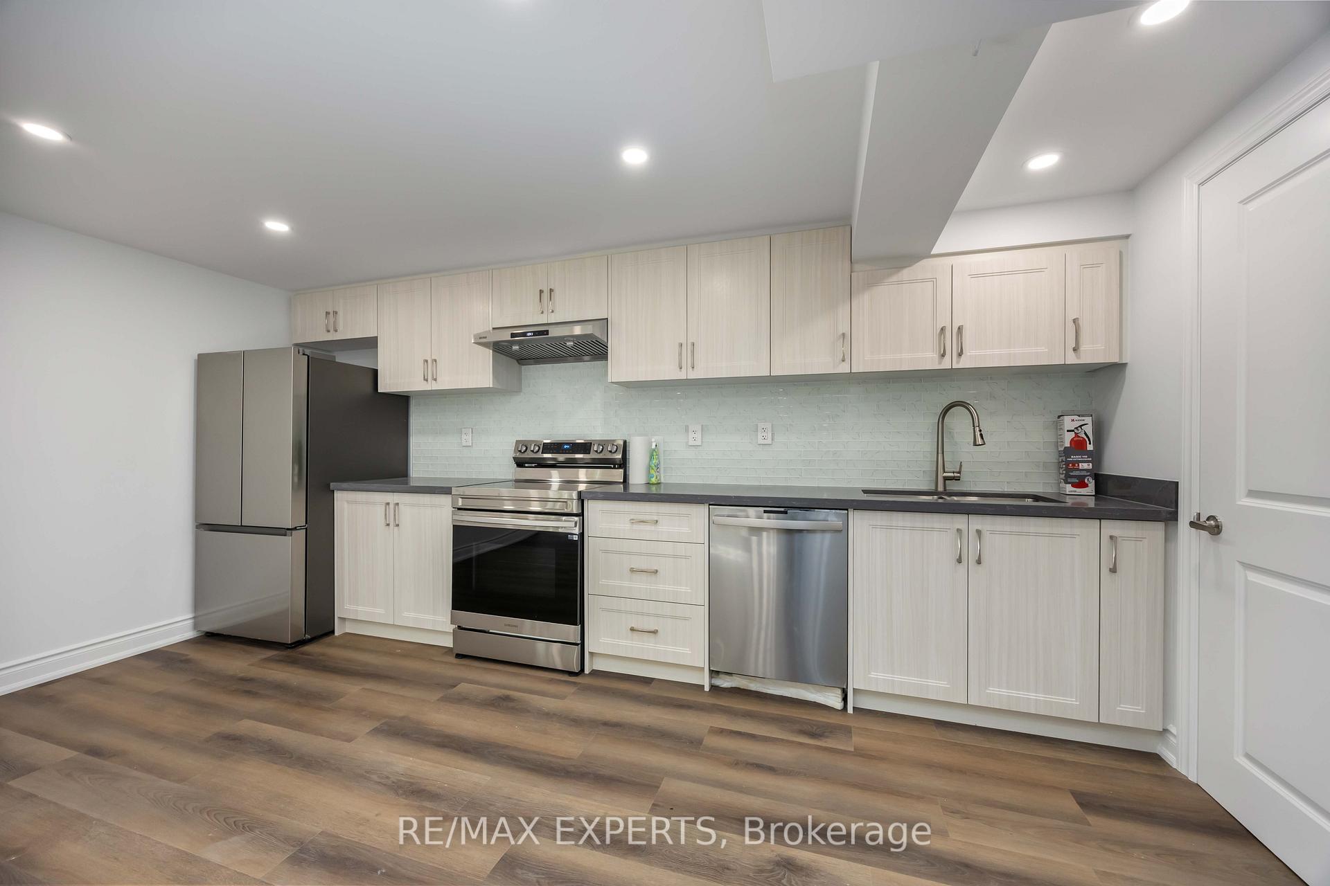 Photo 15 of 136 Holm Crescent, Markham, Aileen-Willowbrook — HOMEH
